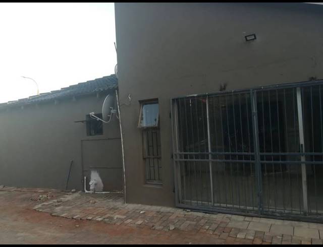 2 BEDROOM PROPERTY TO RENT IN BIRCH ACRES